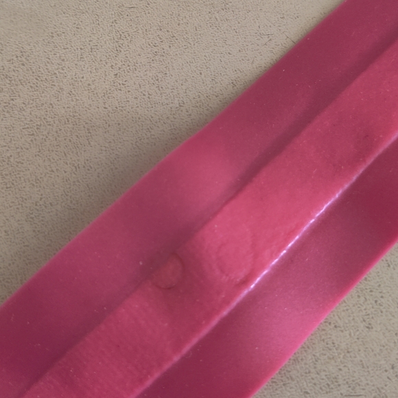 Fuchsia latex belt - Picture 3 of 4
